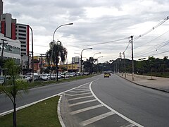 Avenida Ataliba Leonel e as "calçadas verdes".