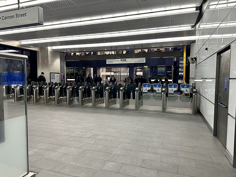 File:BSCU - Bank Station Cannon Street entrance - Oyster gates, February 2023 Entrance 16.jpg