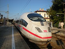 ICE Garmisch-Partenkirchen–Dortmund im Bahnhof Tutzing (2011)