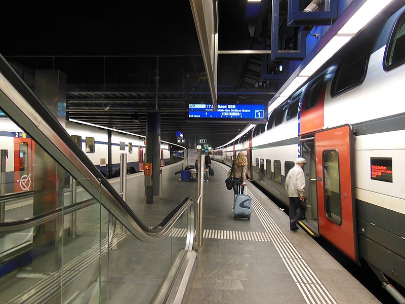 File:Bahnhof Zürich Flughafen 01.jpg