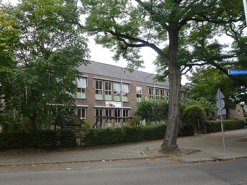 File:Basisschool De Regenboog Eindhoven (2).JPG