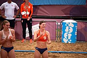 Deutsch: Beachhandball bei den Olympischen Jugendspielen 2018; Tag 6, 12. Oktober 2018; Mädchen, Hauptrundenspiel – Ungarn-Niederlande 2:1 English: Beach handball at the 2018 Summer Youth Olympics at 12 October 2018 – Girls Main Round – Hungary-Netherlands 2:1