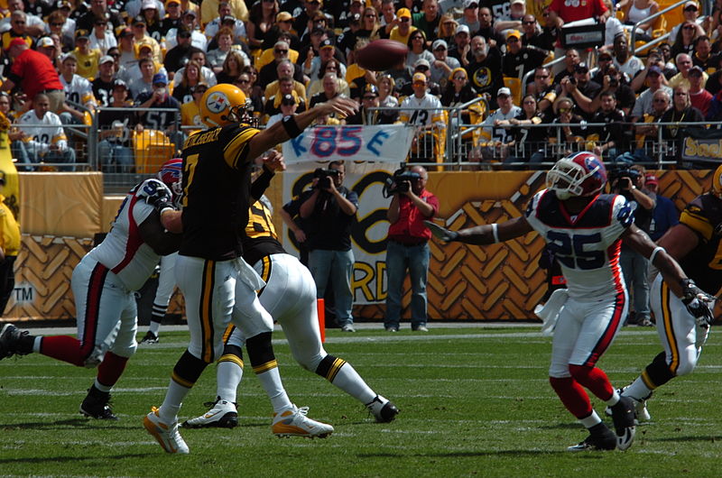 File:Ben Roethlisberger pass 2007.jpg