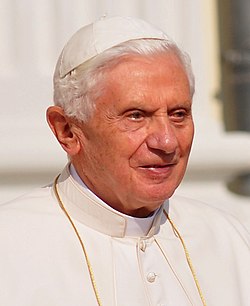Benedictus XVI vuonna 2011.