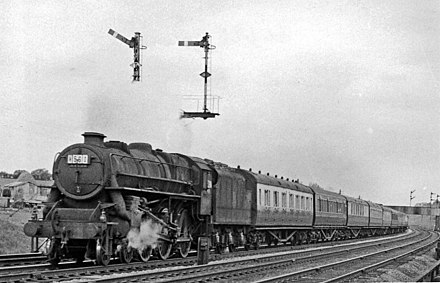 44686 with a Manchester-London Cup Final Special approaching Bletchley in 1957 Bletchley geograph-2711248-by-Ben-Brooksbank.jpg