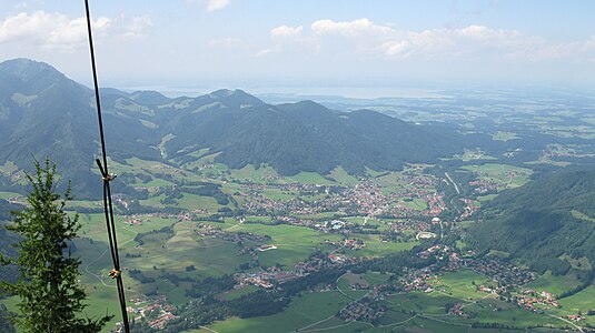 Blick vom Gipfelkreuz des Vorderen Rauschbergs auf Ruhpolding