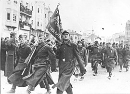 Войници от бригадата маршируващи в Скопие в средата на ноември, 1944 г.