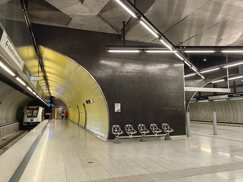 File:Budapest, M4 metró, Fővám tér, 14.jpg