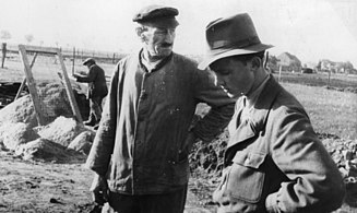 Bundesarchiv Bild 183-2005-0730-529, Adelsdorf, site manager and bricklayer foreman.jpg