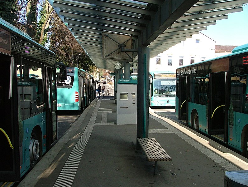 File:Busbahnhof - panoramio - Mayer Richard.jpg