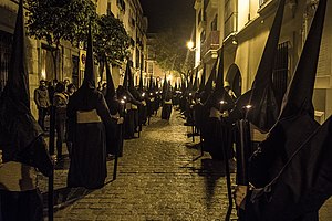 Semana Santa En Sevilla: Historia, Recorrido y carrera oficial, La procesión