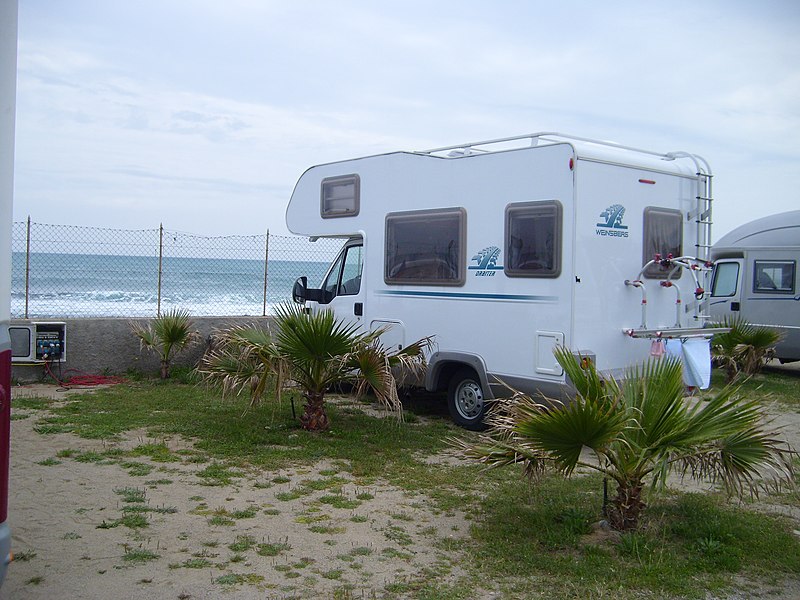 File:Campingplatz Punta Alice Italien - panoramio (1).jpg