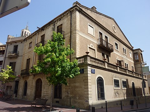 Main and lateral façades