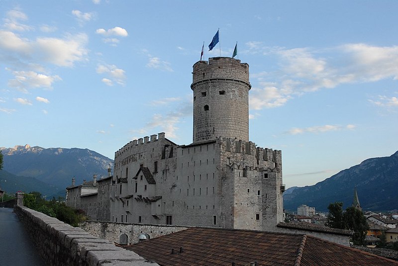 صورة:Castello Buonconsiglio Back Trento Italy.JPG