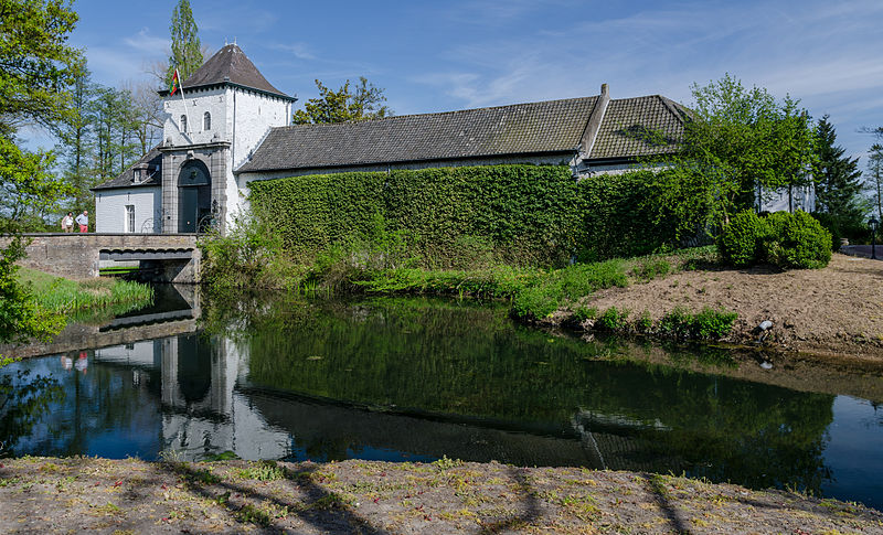 File:Castle-Daelenbroeck-2013-03.jpg