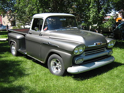 https://upload.wikimedia.org/wikipedia/commons/thumb/1/1d/Chevrolet_Truck_(2670061878).jpg/400px-Chevrolet_Truck_(2670061878).jpg