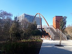 Chiswick Park Footbridge 01.jpg