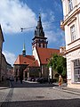 Čeština: Chomutov, okres Chomutov. Mostecká, Husovo náměstí, kostel Nanebevzetí Panny Marie s městskou věží. English: Chomutov, Chomutov District, Ústí nad Labem Region, Czech Republic. Mostecká street, Husovo náměstí, Assumption Church with the city tower. This is a photo of a cultural monument of the Czech Republic, number: 39801/5-882. Památkový katalog  · MIS  · hledat obrázky  · hledat seznamy  · Wikidata Camera location 50° 27′ 42.3″ N, 13° 25′ 05.8″ E    View all coordinates using: OpenStreetMap