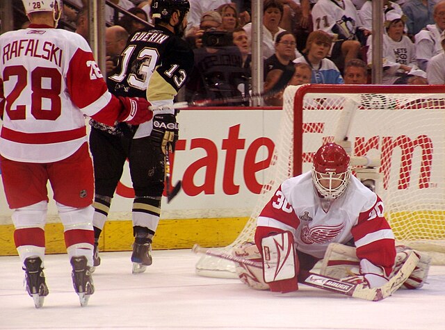 Osgood makes a save in Game 6