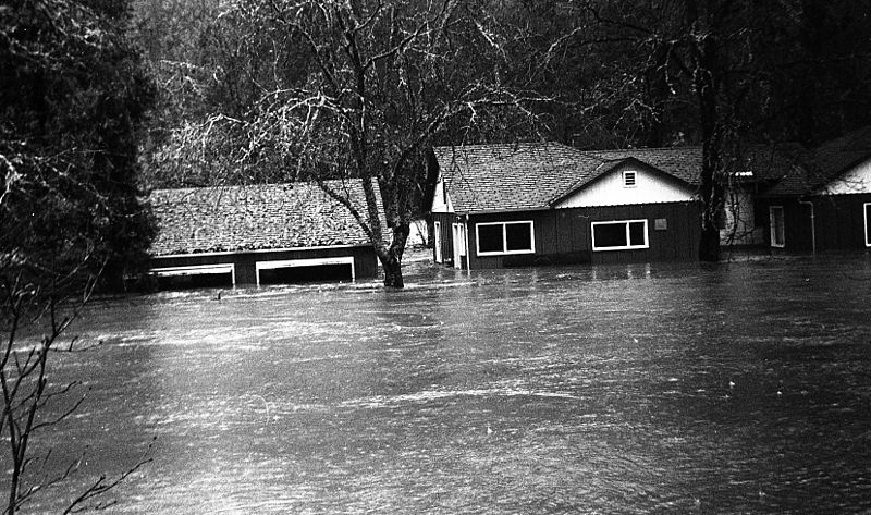 File:Christmas flood of 1964-65 (15960860426).jpg