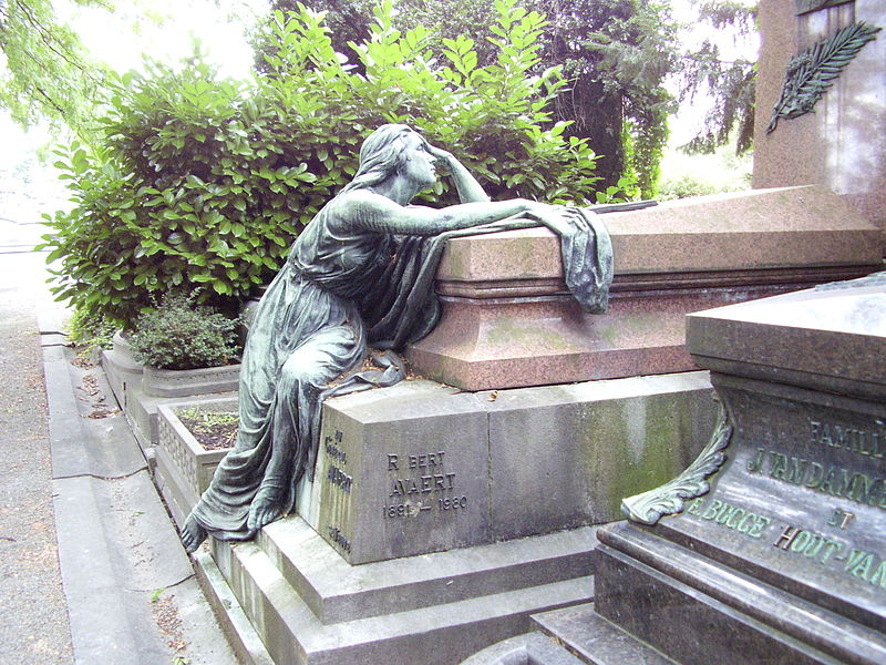 File:Cimetière de Laeken 08.JPG