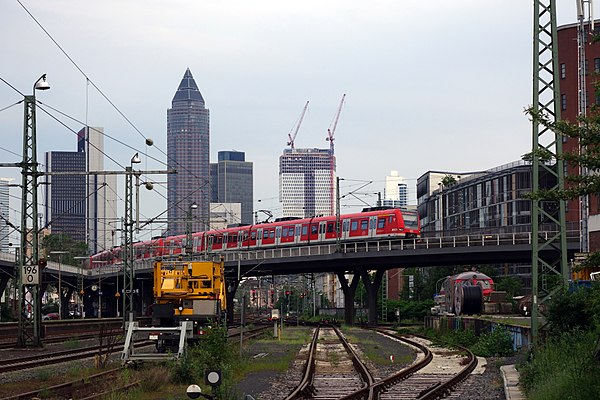 S3 to Bad Soden departing Frankfurt West