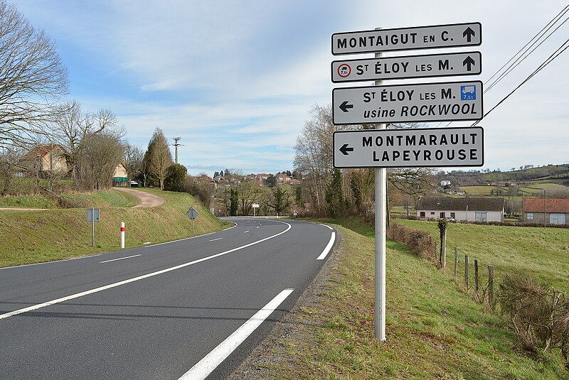 File:D 2144 vers Clermont-Ferrand (près de Montaigut-en-Combraille) - Deuxième présignalisation 2023-03-12.JPG