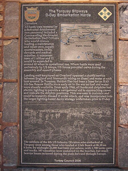 File:D Day Embarkation Ramps memorial, Torquay Harbour rechts.jpg