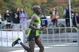 Daniel Kosgei, coureur kényan au marathon d'Osaka 2015.