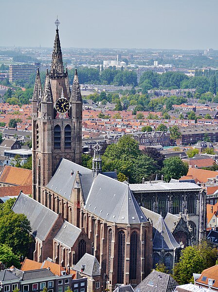 File:Delft Blick von der Nieuwe Kerk auf die Oude Kerk 5.jpg