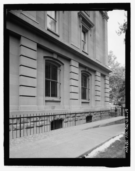 File:Detail of west end of north faand-231;ade (proposed location of underground parking entrance) from grounds, facing southwest - Pioneer Post Office, 700 SW Sixth Avenue, Portland, HABS ORE,26-PORT,2-19.tif