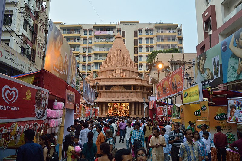 File:Durga Puja Pandal with Spectators - Singhi Park - Ramani Chatterjee Road - Kolkata 2014-10-02 8995.JPG