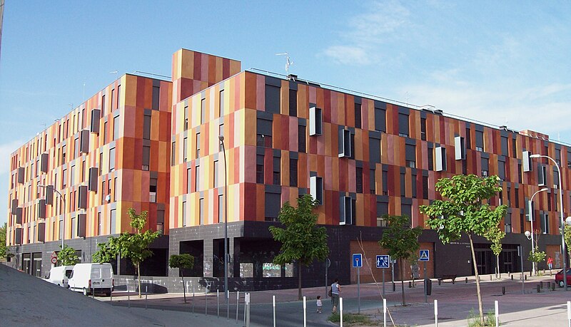 File:Edificio Vallecas 2 (Madrid) 06.jpg