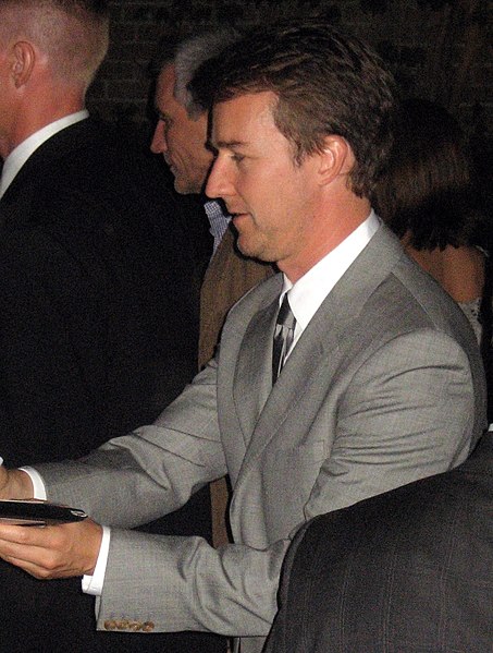 File:Edward Norton 2009 Film Festival.jpg