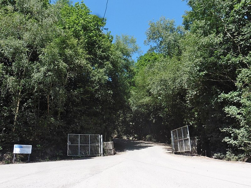 File:Entrance, Vyse Quarry - geograph.org.uk - 5836940.jpg