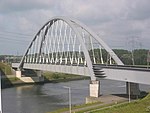 Europoort, railwaybridge in steel with constructive interessant details between the arch and the girder - panoramio.jpg