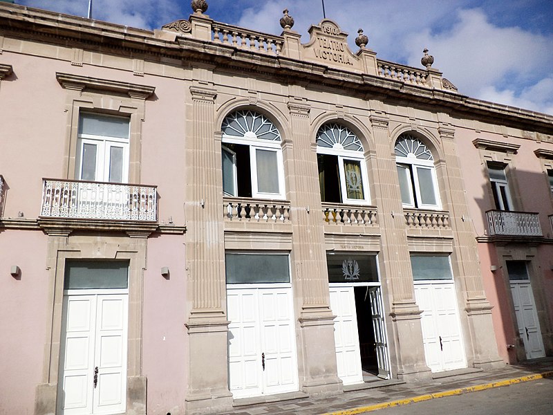 File:Fachada Teatro Victoria.JPG