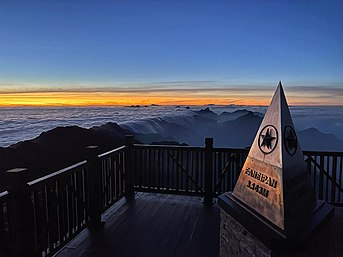 343px Fansipan summit 2 in sunrise