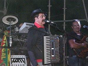 Quim Barreiros, one of the earliest Pimba music artists. Festas do Pereiro 2008 com QuimBarreiros.jpg