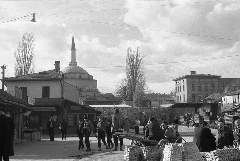 File:Fragment miasta z bazarem i meczetem - Sarajewo - 003402n.jpg