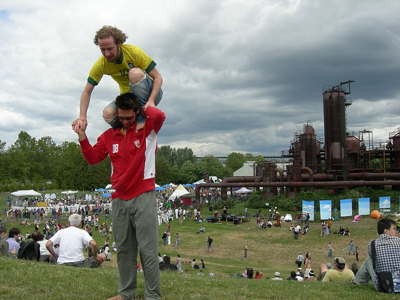 File:Fremont Solstice Parade 2007 - gymnasts 12-6.jpg