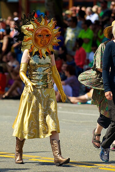 File:Fremont Solstice Parade 2013 20 (9237688130).jpg