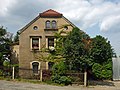 Wohnstallhaus, Scheune und Toreinfahrt eines Bauernhofes