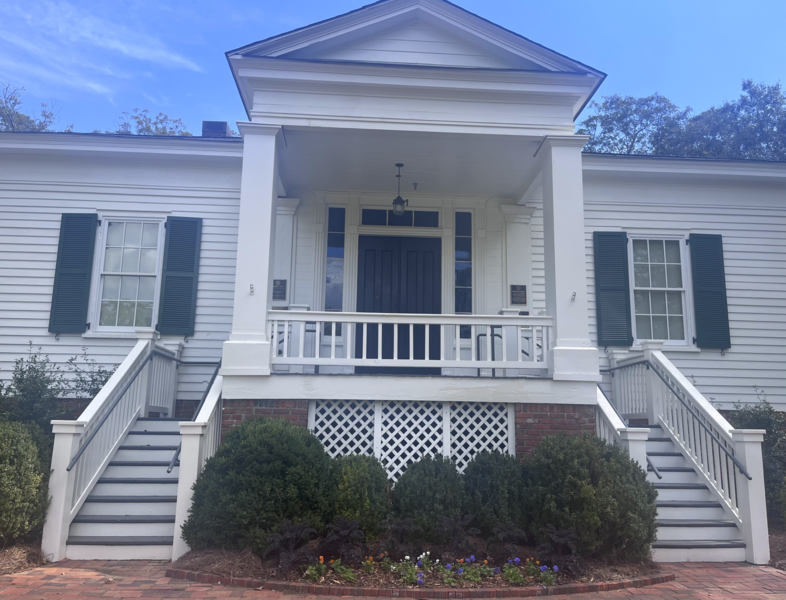 File:Front Exterior of the Pebble Hill House.png