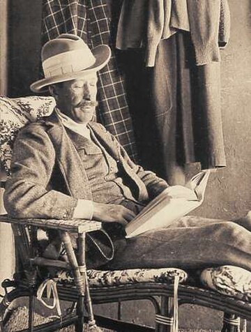 File:George Herbert, 5th Earl of Carnarvon, reading.jpg