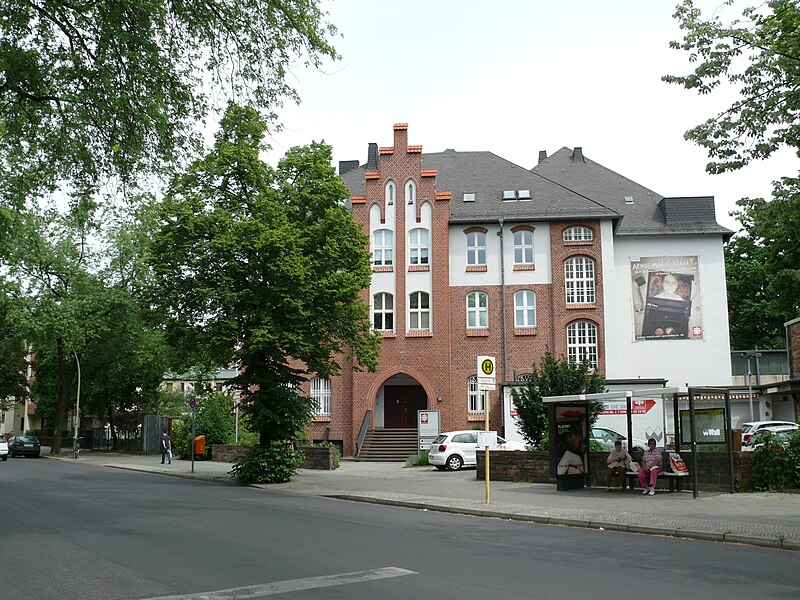 File:Gesundbrunnen Reginhardstraße-001.JPG