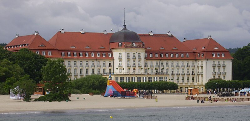 File:Giant hotel sopot.jpg