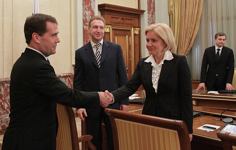 File:Golodets, Shuvalov and Medvedev (2012-05-21).jpg