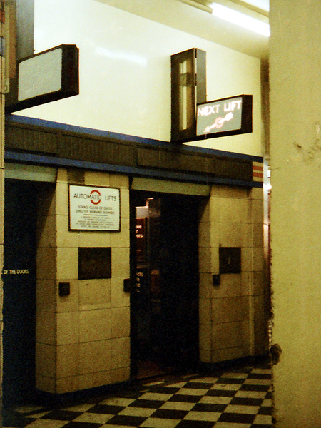 File:GoodgeStreet-Old-Lifts2 (50731054942).png