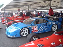 Une F40 LM (en bleu).